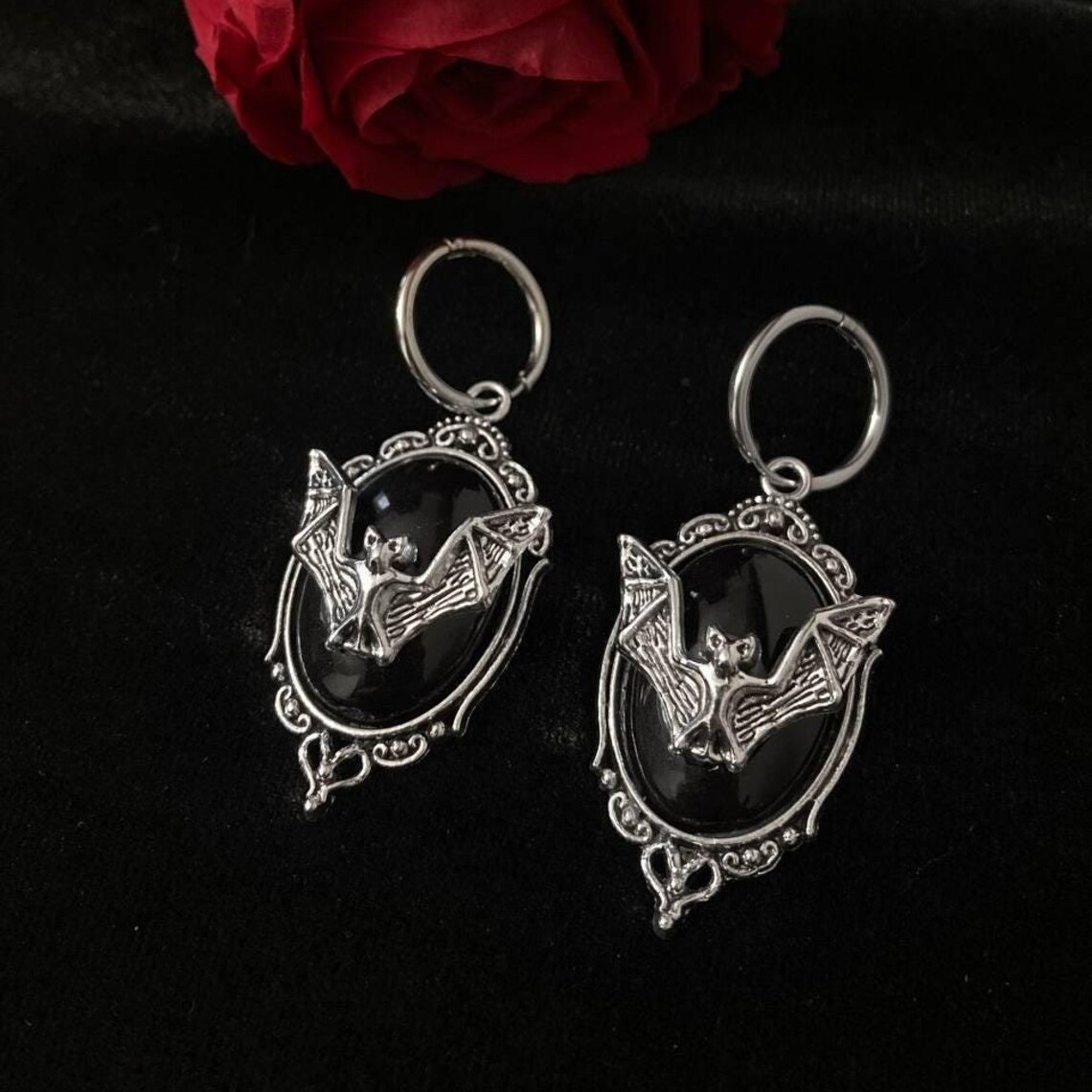 أقراط على شكل خفاش مصاص دماء،  - مراجعة Women'S Vampire Accessories وسعره