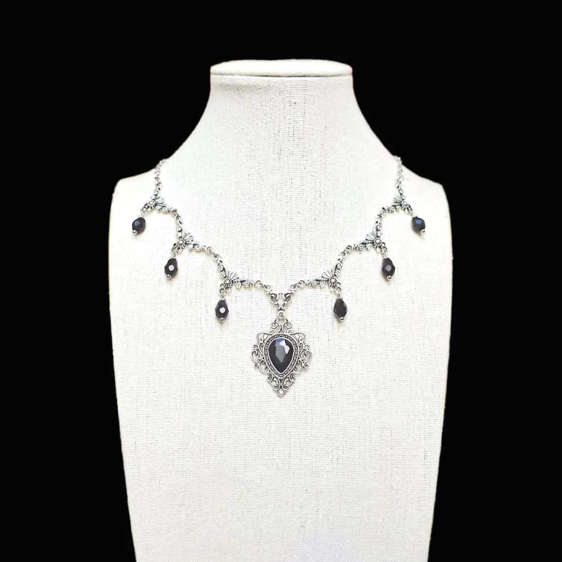 قلادة فيكتوريا مطرزة، مجوهرات  - مراجعة Women'S Vampire Accessories وسعره